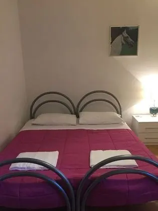 Tek Büyük veya İki Ayrı Yataklı Oda, Ortak Banyo