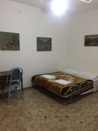 Tek Büyük veya İki Ayrı Yataklı Oda, Ortak Banyo