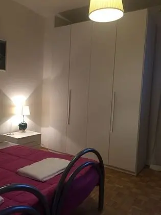 Tek Büyük veya İki Ayrı Yataklı Oda, Ortak Banyo