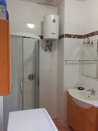 Tek Büyük veya İki Ayrı Yataklı Oda, Ortak Banyo