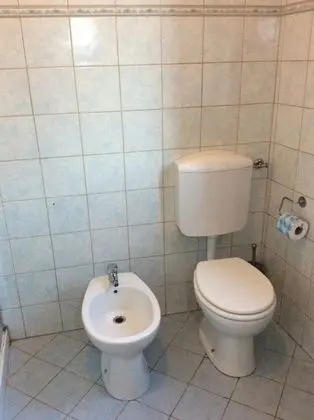 Tek Büyük veya İki Ayrı Yataklı Oda, Ortak Banyo