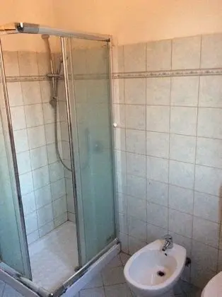 Tek Büyük veya İki Ayrı Yataklı Oda, Ortak Banyo