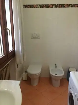Tek Büyük veya İki Ayrı Yataklı Oda, Ortak Banyo