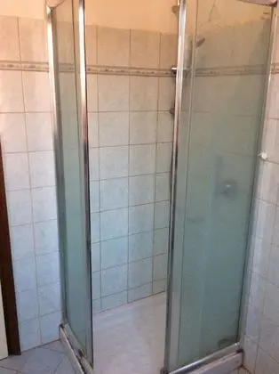 Tek Büyük veya İki Ayrı Yataklı Oda, Ortak Banyo