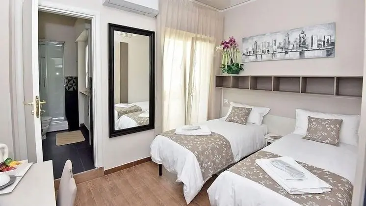 Basic Tek Büyük veya İki Ayrı Yataklı Oda