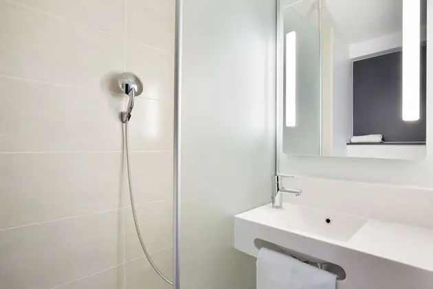 İki Ayrı Yataklı Oda, Sigara İçilmez