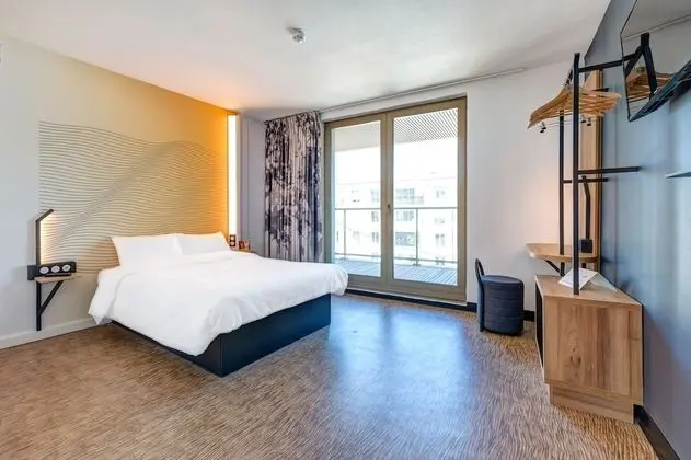 Tek Büyük Yataklı Oda, Engellilere Uygun, Sigara İçilmez