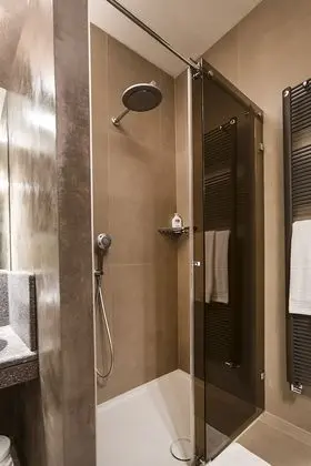 Deluxe Tek Büyük Yataklı Oda (New York)