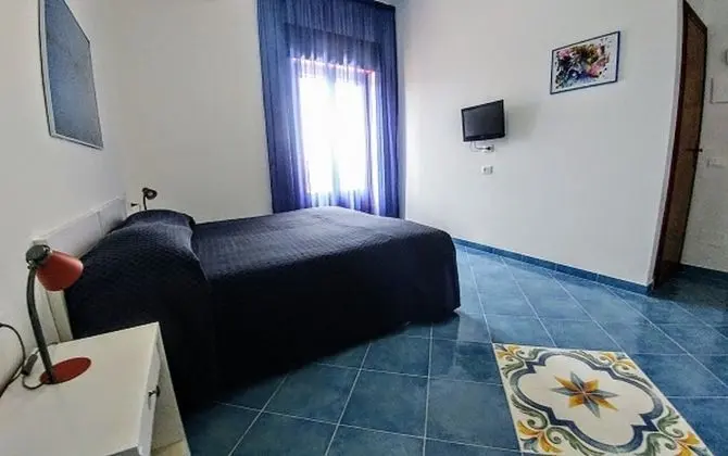 Tek Büyük Yataklı Oda, Balkon, Deniz Manzaralı