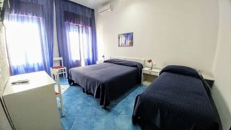 Üç Kişilik Oda