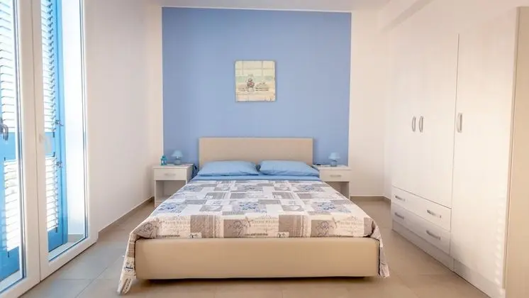 Tek Büyük Yataklı Oda, Balkon, Havuz Manzaralı