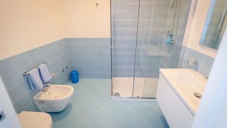Tek Büyük Yataklı Oda, Balkon, Havuz Manzaralı