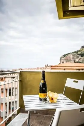 Tek Büyük Yataklı Oda, Balkon, Deniz Manzaralı