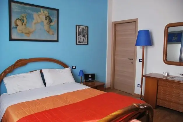 Tek Büyük Yataklı Oda (Blu)