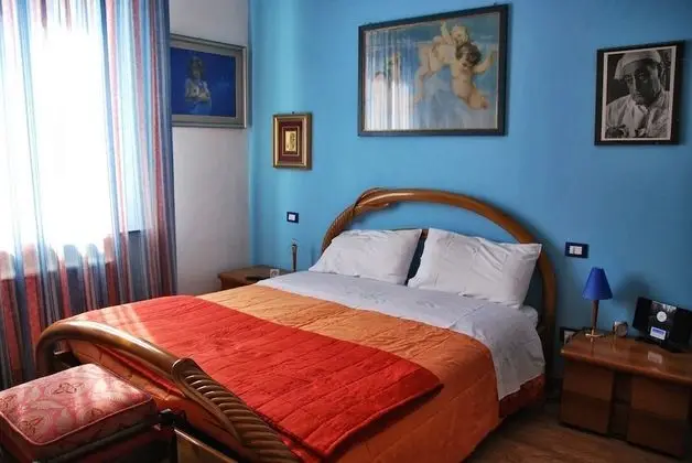 Tek Büyük Yataklı Oda (Blu)