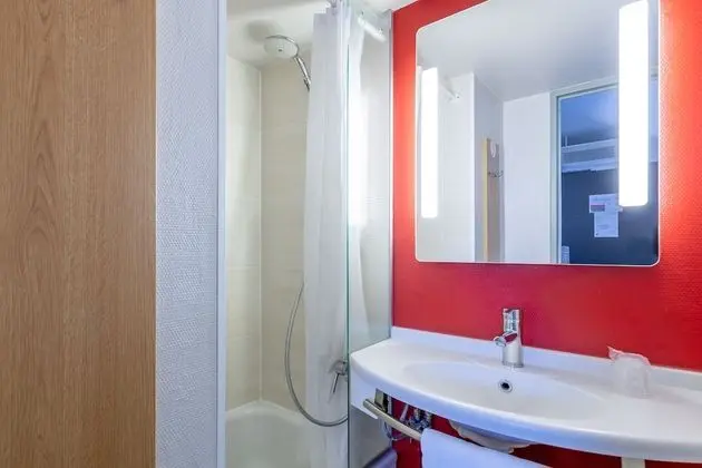 Tek Büyük Yataklı Oda, Sigara İçilmez