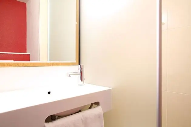 İki Ayrı Yataklı Oda, Sigara İçilmez