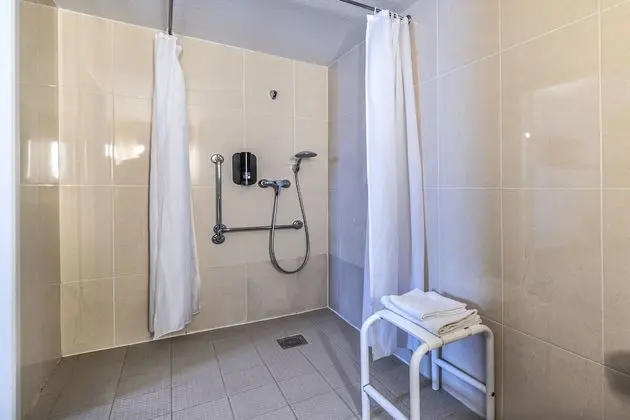 Tek Büyük Yataklı Oda, Engellilere Uygun, Sigara İçilmez