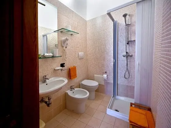 Tek Büyük veya İki Ayrı Yataklı Oda, Banyolu/Duşlu