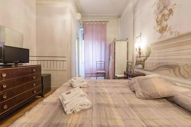 Tek Büyük veya İki Ayrı Yataklı Oda (DANTE)