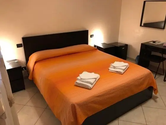 Tek Büyük Yataklı Oda (External Bathroom)