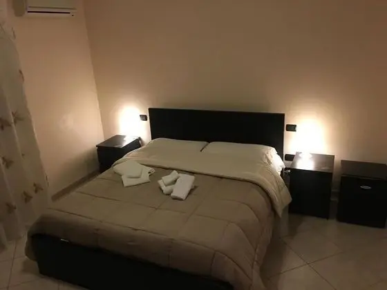 Tek Büyük Yataklı Oda (External Bathroom)