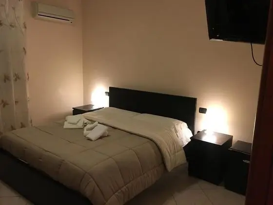 Tek Büyük Yataklı Oda (External Bathroom)