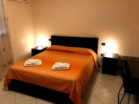 Tek Büyük Yataklı Oda (External Bathroom)