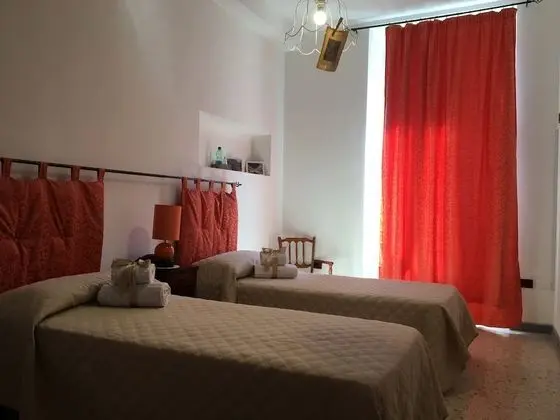 Üç Kişilik Oda, Şehir Manzaralı (1)