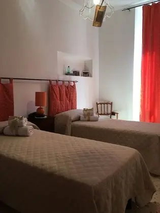 Üç Kişilik Oda, Şehir Manzaralı (1)