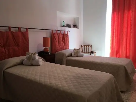 Üç Kişilik Oda, Şehir Manzaralı (1)