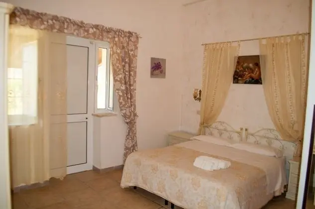 Tek Büyük veya İki Ayrı Yataklı Oda, Bahçe Manzaralı