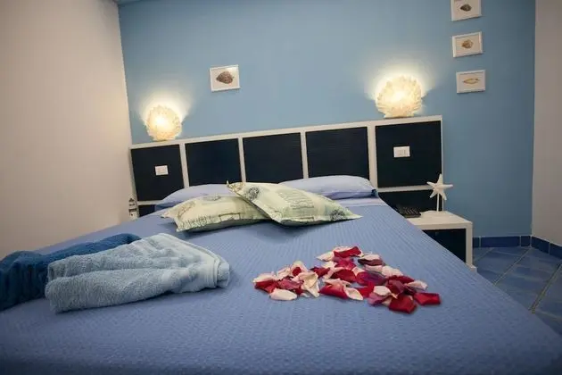 Junior Üç Kişilik Oda, Bahçe Manzaralı (STELLA DI MARE)