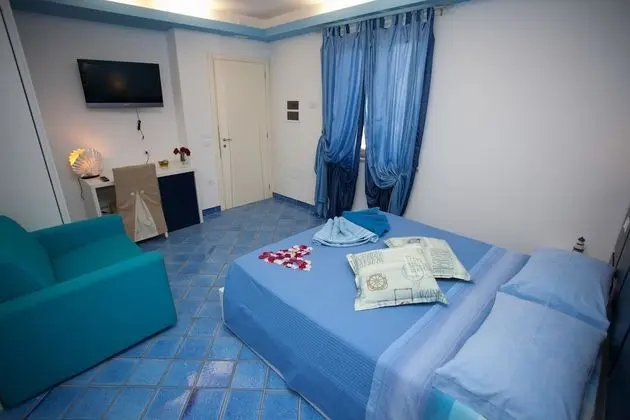 Junior Üç Kişilik Oda, Bahçe Manzaralı (STELLA DI MARE)