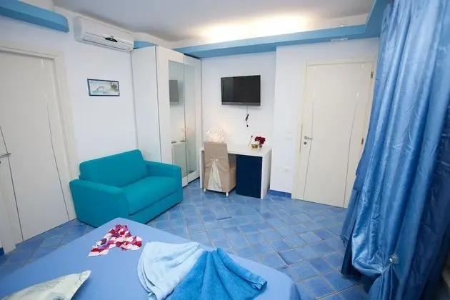 Junior Üç Kişilik Oda, Bahçe Manzaralı (STELLA DI MARE)