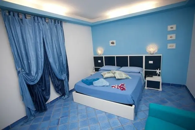 Junior Üç Kişilik Oda, Bahçe Manzaralı (STELLA DI MARE)