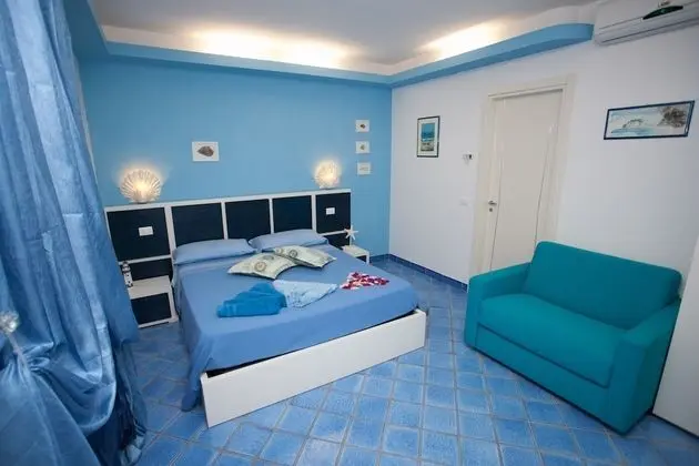 Junior Üç Kişilik Oda, Bahçe Manzaralı (STELLA DI MARE)