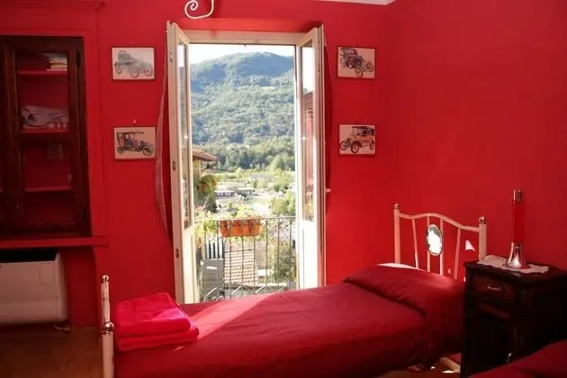 Tek Büyük veya İki Ayrı Yataklı Oda, Ortak Banyo