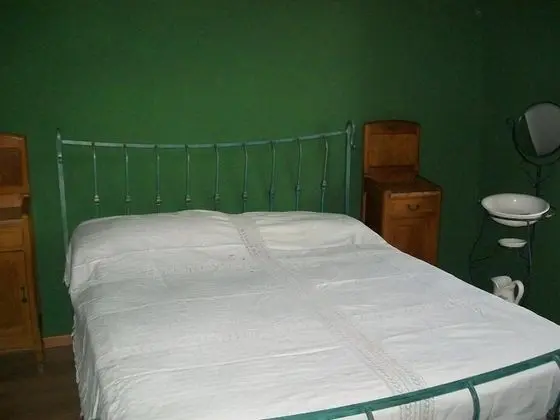 Tek Büyük veya İki Ayrı Yataklı Oda, Ortak Banyo