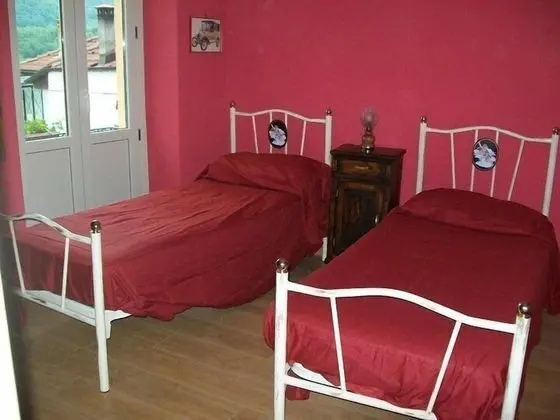 Tek Büyük veya İki Ayrı Yataklı Oda, Ortak Banyo