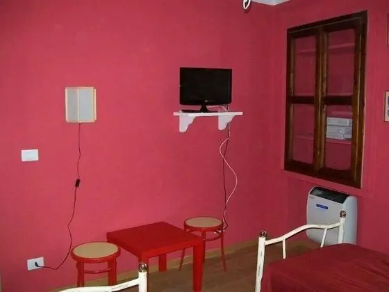 Tek Büyük veya İki Ayrı Yataklı Oda, Ortak Banyo