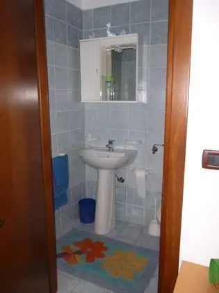Tek Büyük veya İki Ayrı Yataklı Oda, Ortak Banyo