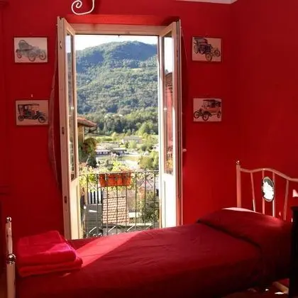 Tek Büyük veya İki Ayrı Yataklı Oda, Ortak Banyo