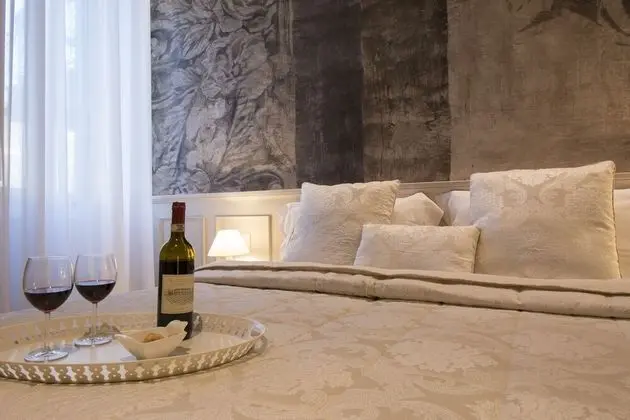 Üç Kişilik Oda (Arazzi)