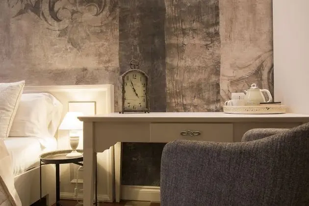 Üç Kişilik Oda (Arazzi)