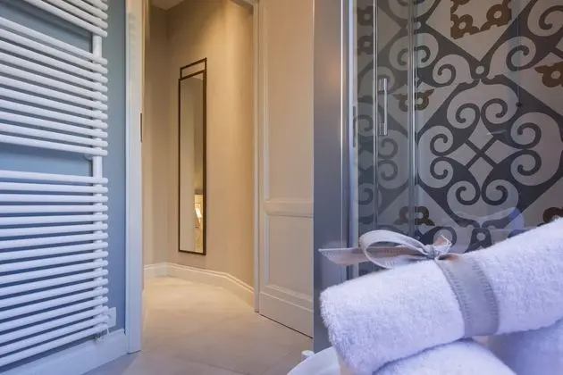 Üç Kişilik Oda (Arazzi)