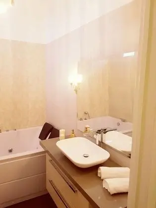 Deluxe Tek Büyük Yataklı Oda, Banyolu/Duşlu