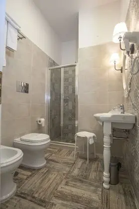 Exclusive Tek Büyük Yataklı Oda