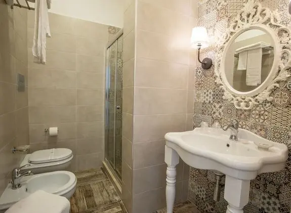 Traditional Tek Büyük Yataklı Oda