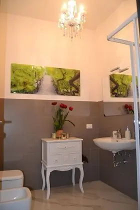 Tek Büyük Yataklı Oda, Ortak Banyo